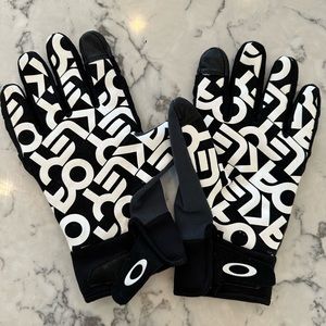 Men’s Oakley lightweight waterproof gloves size L